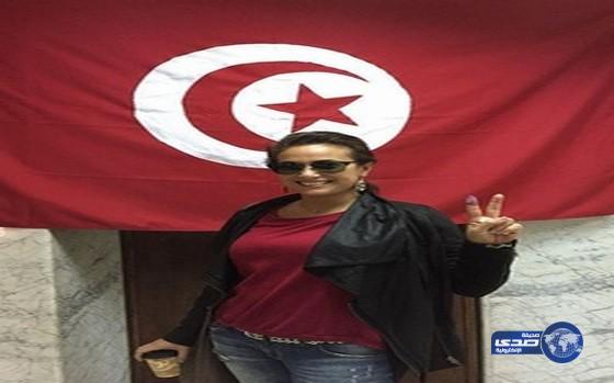بالصور : الفنانة «هند صبري» تدلي بصوتها في الانتخابات التونسية