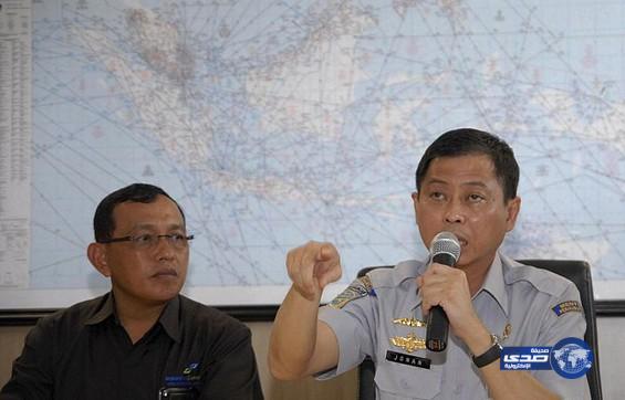 إندونيسيا تعلق عمليات البحث عن الطائرة المفقودة خلال الليل