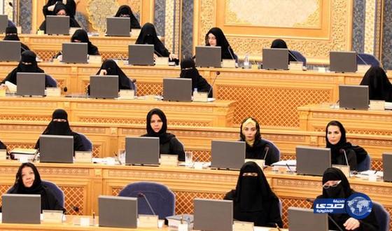 الشورى يناقش إلزام مذيعات التلفزيون السعودي بالعباءة والطرحة