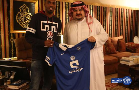 رئيس مجلس إدارة نادي الهلال يلتقي باللاعب محمد الجحفلي
