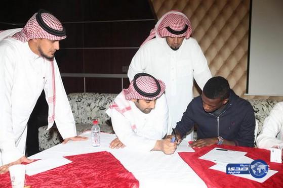 الهلال يوقع عقداً مع لاعب الرائد فيصل درويش