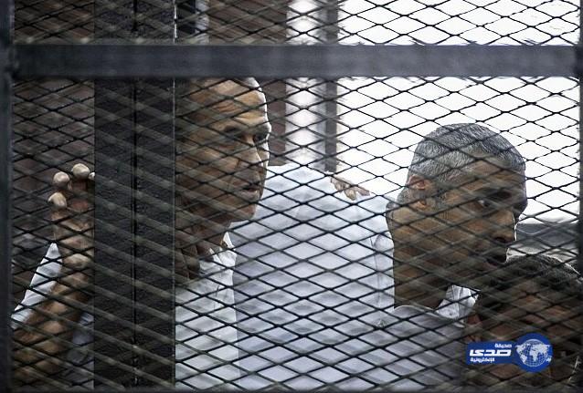 القضاء المصري يأمر بإعادة محاكمة صحفيي قناة الجزيرة