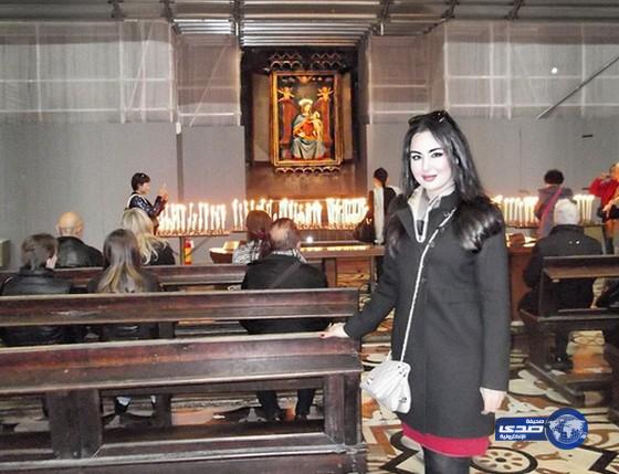 سهير القيسي مع مسيحيين كنيسة بميلانو في عيدالميلاد