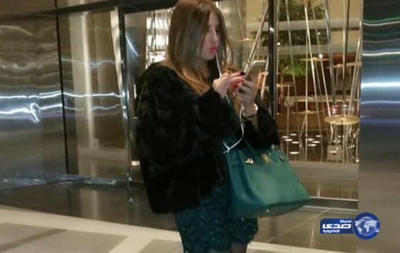 حتى بعد قص الجزء التحتي من الصورة برضوة العاقل لايصدق ان البلد الذي تنتمى له شذى حسون مضطرب!