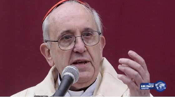 بابا الفاتيكان يُهاجم شارلي إيبدو: حرية التعبير لا تجيز “اهانة” معتقدات الاخرين