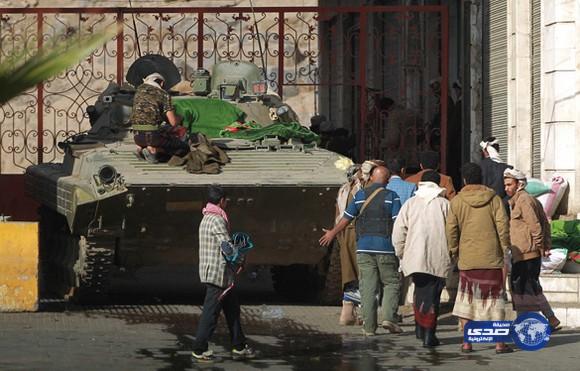 رئيس وزراء اليمن يغادر مقره بعد يومين من الحصار