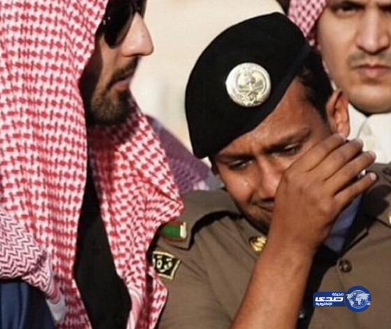 رجل أمن&#8221; يجهش بالبكاء خلال مراسم دفن الملك عبدالله