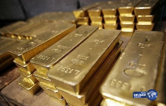 الذهب يهبط 1% مع صعود الدولار بعد اجتماع المركزي الأمريكي