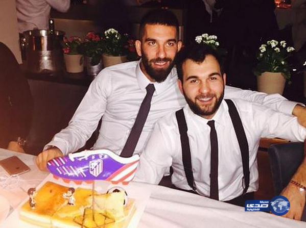 هدية بشكل (حذاء) للاعب توران