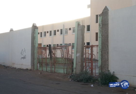 عشرة سنوات لم تشفع إلى إتمام مبنى المدرسة السعودية بالعيص