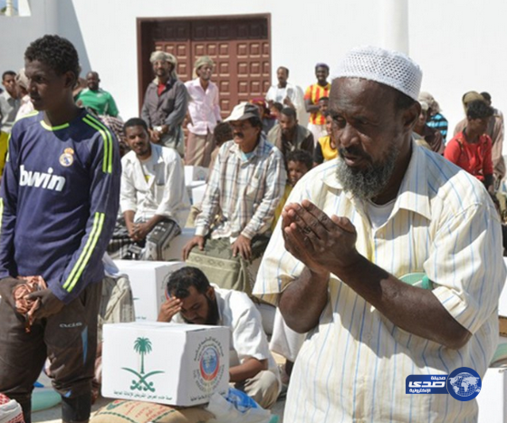 حملة خادم الحرمين يرحمه الله توزع مساعدات غذائية لعدد من محافظات اليمن