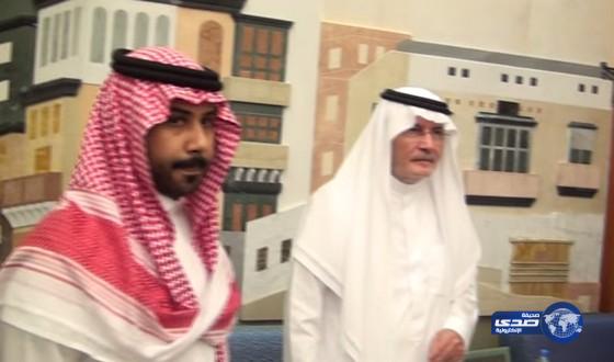 بالفيديو:الامير خالد بن عبدالله يستقبل رسام لوحة وداع الملك الشهيرة في جدة