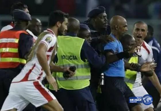 الاتحاد الإفريقي يوقف حكم مباراة تونس وغينيا الاستوائية 6 أشهر