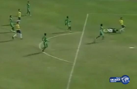 بالفيديو : لاعب مصري يفقد الوعي اثر اصطدامه بلاعب آخر