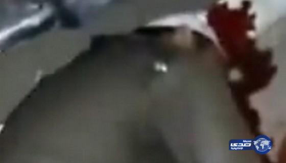 بالفيديو:مقتل 4 سعوديين داخل سيارتهم في مشهد دموي مستفز