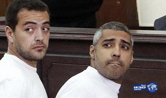 محكمة مصرية تأمر بالإفراج عن صحافيي الجزيرة بكفالة