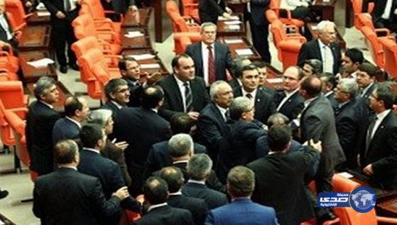 مشاجرة بالأيدي في البرلمان التركي