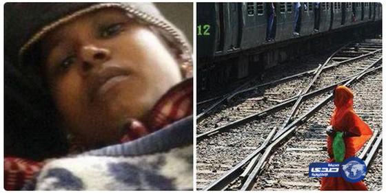 هندية تلد ابنها في مرحاض قطار فيسقط على القضبان