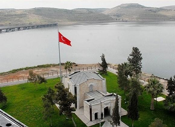 عملية عسكرية تركية داخل سوريا لإجلاء حراس ضريح سليمان شاه