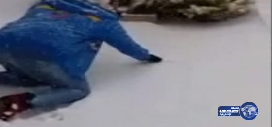 بالفيديو: معجبة تتحدى العاصفة الثلجية لعيون مادلين مطر