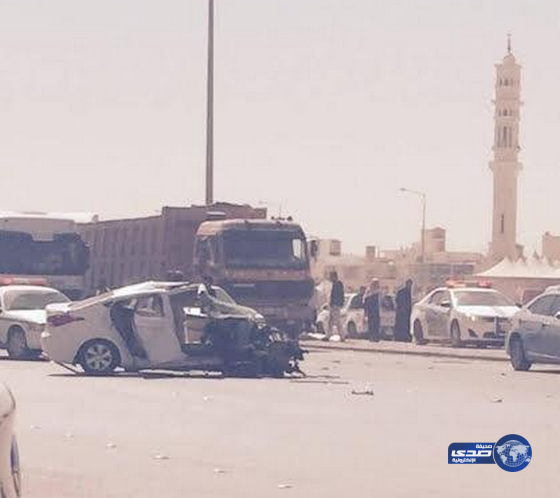سيارة &#8220;جيب&#8221; يقودها أطفال تتسبب في انشطار ليموزين شرق الرياض