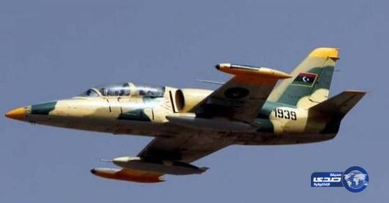 طيران الجيش الليبي يقصف قاعدة عسكرية لـ&#8221;داعش&#8221; في سرت ويدمر آليات &#8220;فجر ليبيا&#8221;