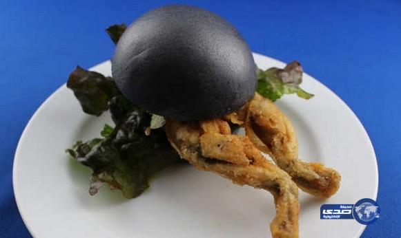 مقهى ياباني يقدم وجبات “برجر الضفادع” وحلوى من بَيْضِه!