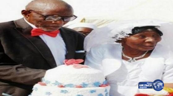 عجوز يتزوج حبيبته بعد 65 عاما خوفا من “الله”