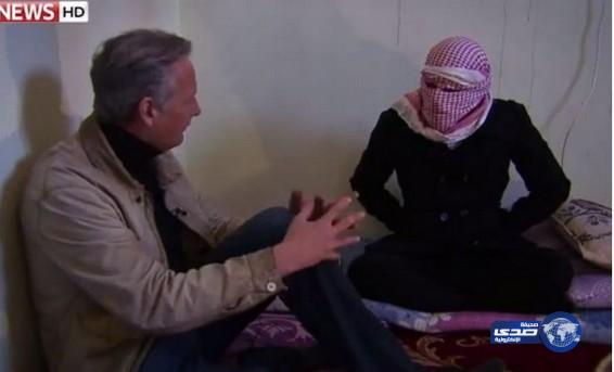 بالفيديو : منشق عن داعش يكشف سبب هدوء الرهائن قبل الذبح