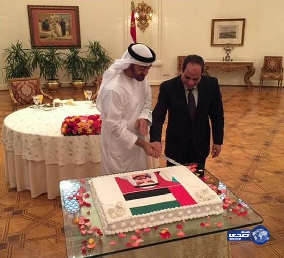 السيسي يفاجئ محمد بن زايد “بتورتة” في عيد ميلاده