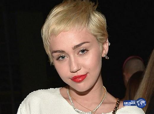 مايلي سايروس تسخر من لون شعر كيم كاردشيان