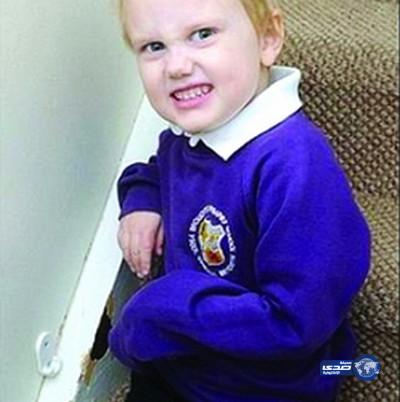 طفل يأكل الحجارة ويشرب معطّر الغسيل