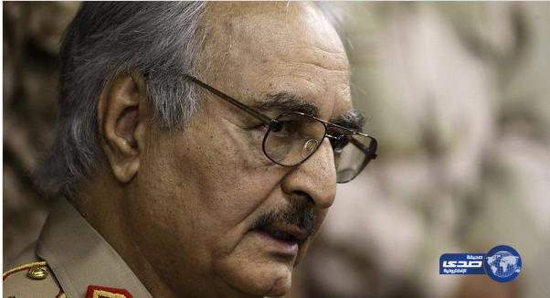 الفريق حفتر يتعهد بالسيطرة على بنغازي خلال شهر في ليبيا