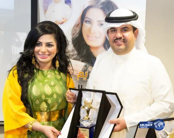 الإماراتية “حصه” تغني للأم من أشعار دعيج الخليفة الصباح‎