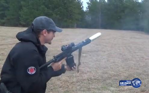 بالفيديو: أمريكي يشوي اللحم برصاص البندقية