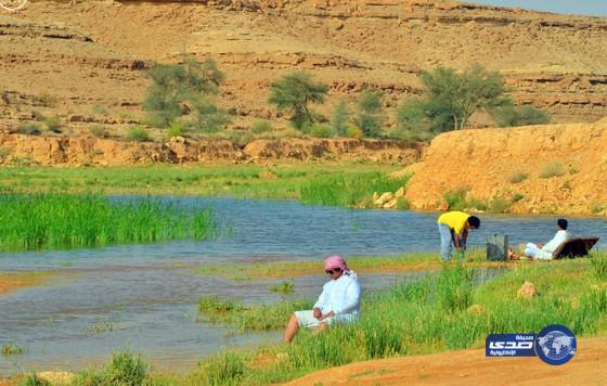 بالصور: &#8220;شعيب دقلة&#8221; النهر الجاري في شمال الرياض