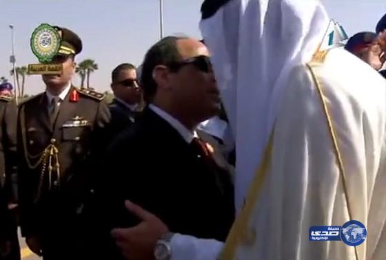 بالفيديو.. السيسي يستقبل أمير قطر في شرم الشيخ