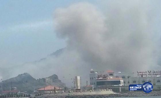 قوات موالية للحوثيين تعترف بتفجر  مخازن جبل الحديد عمداً بصواريخ غراد&#8221;فيديو&#8221;