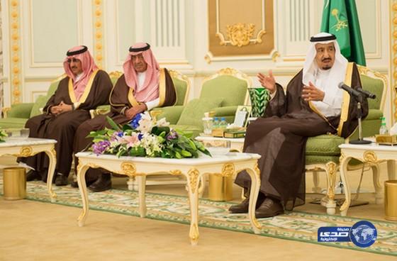 بالصور: خادم الحرمين يستقبل أصحاب المعالي الوزراء والقادة العسكريين السابقين