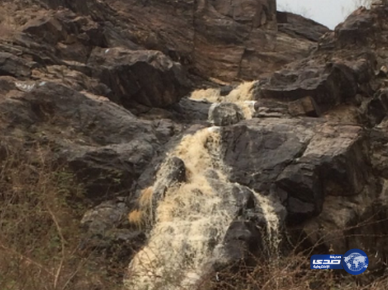 بالفيديو : أمطار وسيول على محافظة أضم