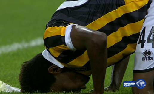 العميد يتأهل بعد رباعية في مرمى الرياض