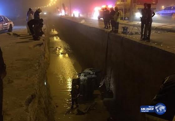وفاة وإصابة 4 أشخاص في حادث سقوط جيب ربع في حفرة عميقة في بريدة