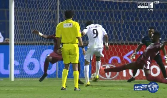 نايف هزازي يقود الشباب للفوز على الفيصلي