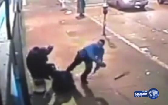 بالفيديو: شاب يعتدي على متسول في سان فرانسيسكو