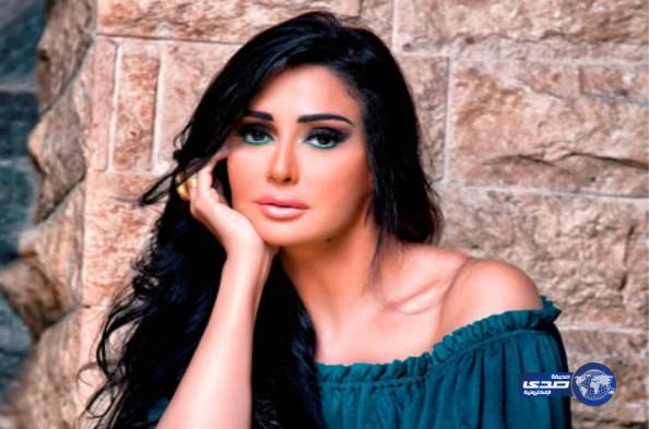 غادة عبدالرازق تنشر صورة حذائها الجديد وسيقانها تثير السخرية