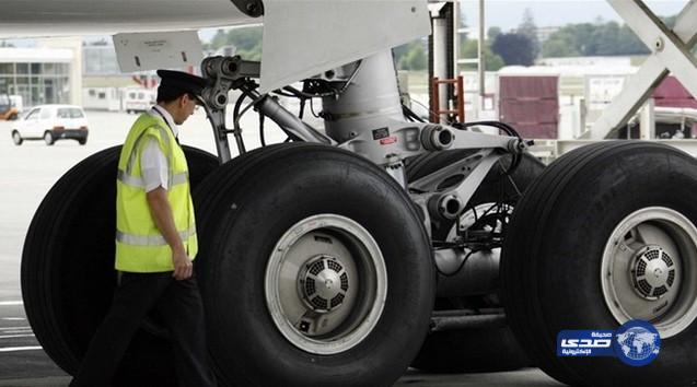 إندونيسي يختبئ في تجويف عجلات طائرة