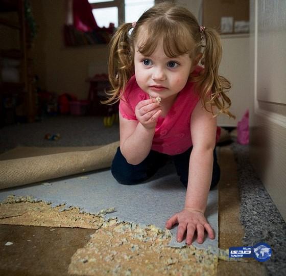 فلة في الرابعة تأكل أثاث المنزل ورقائق الأسمنت بدلًا من الشيبسي