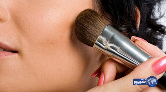 فرشاة المكياج تسبب شلل إمرأة أسترالية