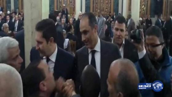 أول ظهور لنجلي الرئيس المصري الأسبق علاء وجمال مبارك منذ إخلاء سبيلهما