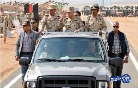 قائد القوات المسلحة المصرية يتفقد قوات التدخل الجوي السريع